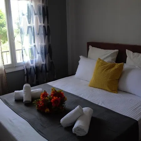 Olivemare Holidays شقة