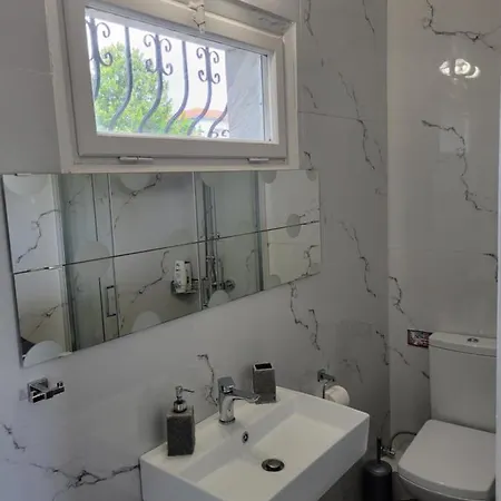 Olivemare Holidays شقة