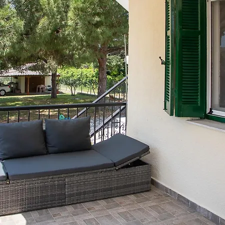 Olivemare Holidays شقة