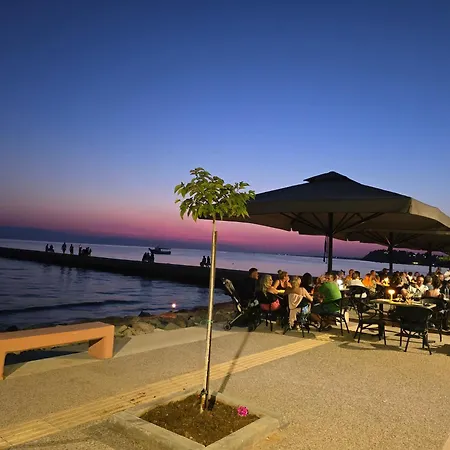 Olivemare Holidays شقة نيا إيراكليا