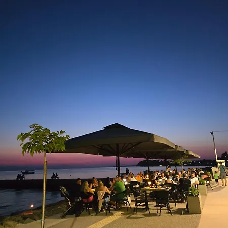 Olivemare Holidays شقة *